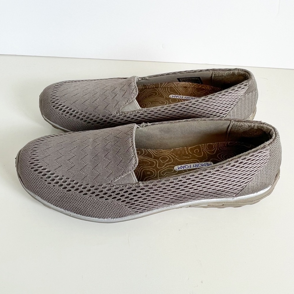 Skechers Reggae Fest Willows Comfort Shoes Size 7.5 Relaxed Fit Taupe Tan - Picture 2 of 9